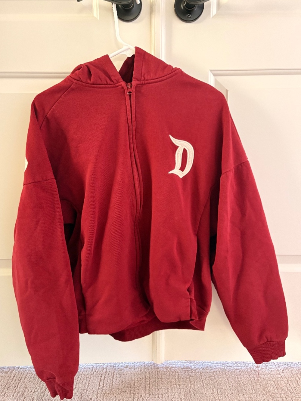✨Disney's Disneyland Maroon Red Zip Up Hoodie Size Small Authentic Original🏰
